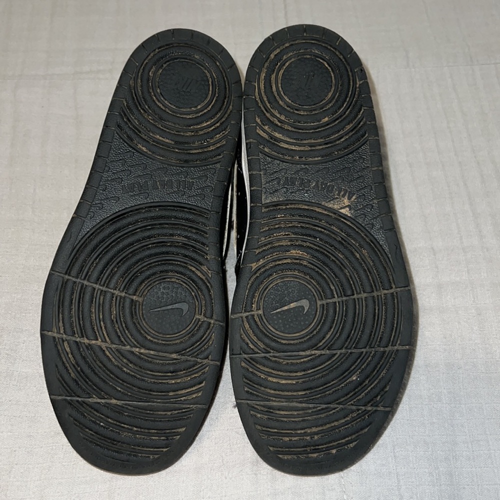Boys Nike sneakers - Picture 6 of 7